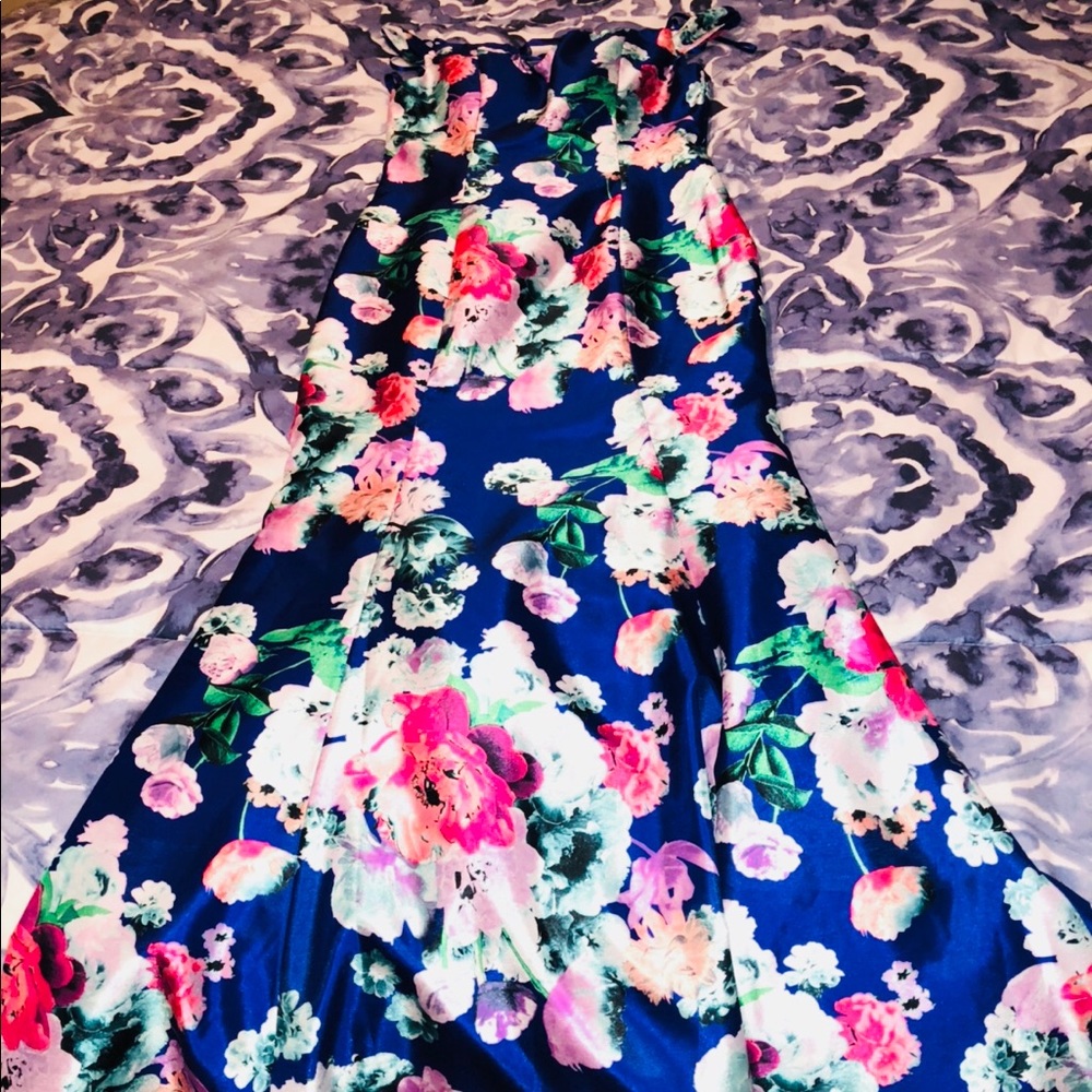 Dress - Picture 5 of 5